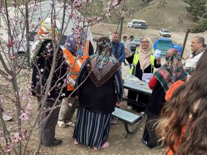 İ̇ngiltere’de Yaşayan 70 Yaşındaki Pakistanlı Kadın, Deprem Bölgesine Yardım Götürdü
