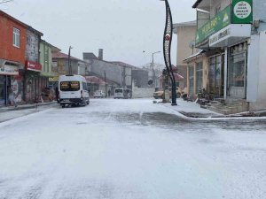 Karlıova Ve Genç’te Kar Yağışı
