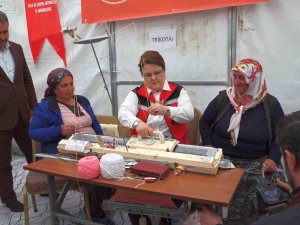 Depremzede Kadınlar, Depremin İzlerini Silmeye Çalışıyor