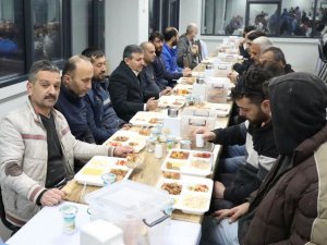 Vali Atay İşçilerle İftar Açtı