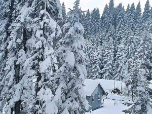 Yüksek Kesimlerde Kar Kalınlığı 1 Metreye Ulaştı