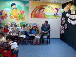 Kaymakam Gürdal Öğrencilerle Kitap Okudu