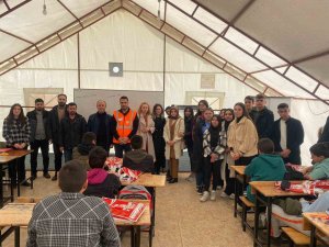 Deprem Bölgesinde Sınava Hazırlanan Arkadaşlarını Unutmadılar