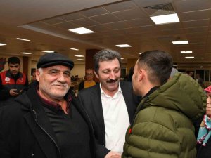 Vali Tavlı Depremzedeler İle İftarda Bir Araya Geldi