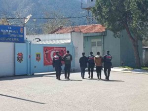 Aranan Hükümlü Ve Şahıslar Jandarmadan Kaçamadı