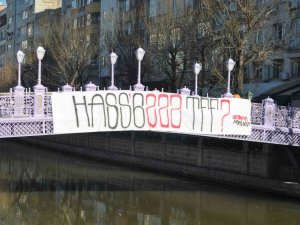 Tepkili Taraftarlar Köprüye Pankart Astı