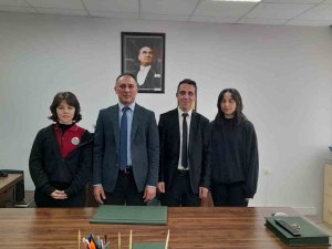 Fizik Alanında Hazırladıkları Proje İle Bölge Finallerine Katılmaya Hak Kazandılar