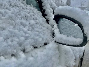 Bahara Hazırlanan Ağrı’da Kar Sürprizi