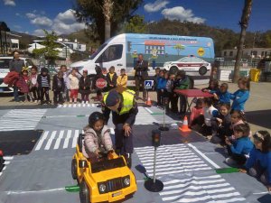 Jandarmadan Miniklere Trafik Eğitimi