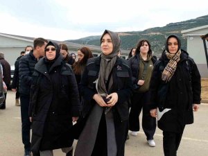 "Doğanın Anneleri" Gönüllüleri, Gaziantep Nurdağı’nda Depremzede Ailelerle Bir Araya Geldi