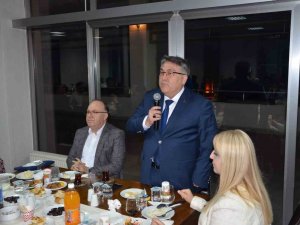 Şehit Yakınları, Gaziler Ve Depremzedeler İftar Yemeğinde Bir Araya Geldi