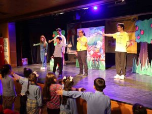 Efeler’de Tiyatro Rüzgarı Çocuklar Ve Gençler İçin Esti