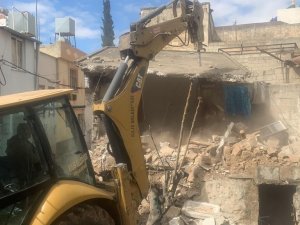 Kilis’te Ağır Hasarlı Binaların Yıkımı Sürüyor