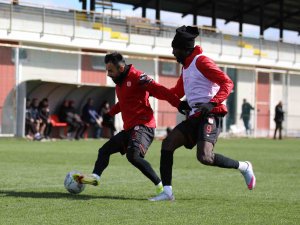 Sivasspor Antrenman Maçı Yaptı