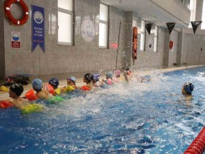 Derince’de 2 Bin 329 Çocuk Havuzla Buluşuyor