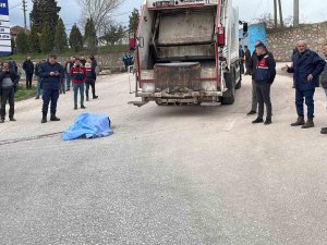Çöp Kamyonun Çarptığı Adam Hayatını Kaybetti