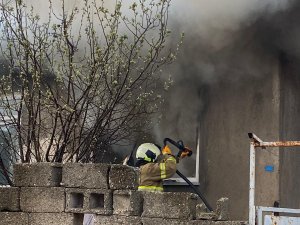 Gönen’de Soba Patlaması Sonucu Ev Kullanılamaz Hale Geldi