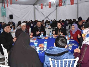 Siirt Valisi Hacıbektaşoğlu, Afetzede Ailelerle İftar Programında Buluştu