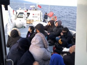 Ayvacık Açıklarında 18 Kaçak Göçmen Yakalandı