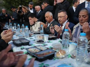 Cumhurbaşkanı Yardımcısı Oktay, Kktc’de İftar Yaptı