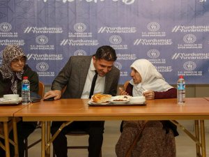 Van’da Depremzedelere İftar Programı Düzenlendi