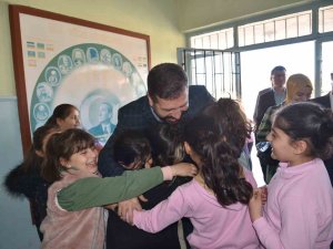 Sındırgılı Minikler Depremzedeler İçin Yardım Topladı
