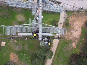 Uludağ’da Ölümle Burun Buruna... 165 Metre Yüksekte Cambazları Aratmıyorlar