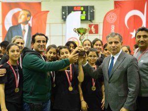 Adana’da Hentbolda Orhangazi Ortaokulu Erkek Ve Kız Takımları İl Birincisi Oldu