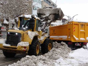 Van’da 83 Yerleşim Yerinin Yolu Kardan Kapandı