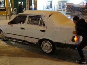 Van’da Kar Sürücülere Zor Anlar Yaşattı