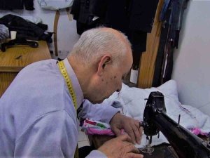 60 Yıllık Terzi: "60 Senedir Zevkle Yapıyorum Ama Bu Mesleğin Kaybolmasına Çok Üzülüyorum"