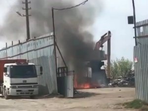 Patlayan Kimyasal Madde, Geri Dönüşüm Deposunda Yangına Sebep Oldu