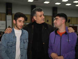 Esenyurt Belediye Başkanı Bozkurt Gençlere Seslendi: “Hayallerinizden Vazgeçmeyin”