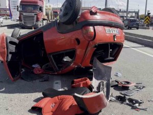 Takla Atan Otomobilden Burnu Bile Kanamadan Kurtuldu