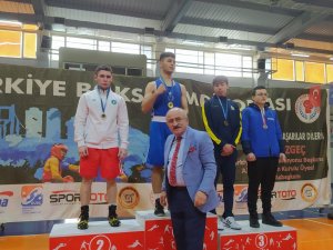 Bursa Büyükşehir Belediyesporlu Boksörlerden Başarı