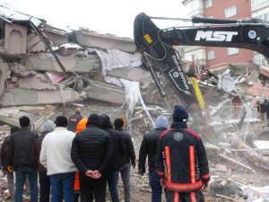 Malatya’da Onlarca Kişiye Mezar Olan İki Binanın Enkazı Kaldırıldı