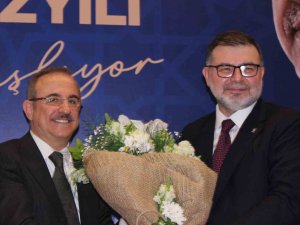 Ak Parti İ̇zmir’in Yeni Başkanı Görevi Devraldı