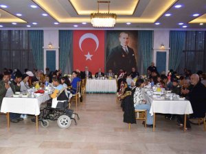 Vali Karadeniz, Roman Vatandaşlarla İftarda Bir Araya Geldi