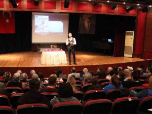 Depremin Psikolojik Etkilerini Azaltma Konulu Konferans İlgi Gördü
