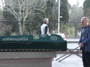 Kadıköy’de Hakim Eşini Öldürüp İntihar Eden Kadın Toprağa Verildi