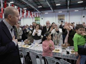 Cumhurbaşkanı Erdoğan Elazığ’da Depremzedelerle İftarda Buluştu