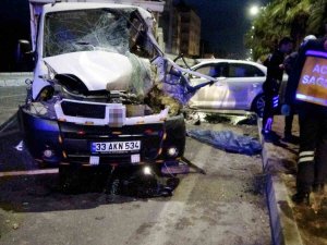 Otomobil Karşı Şeride Geçip Kamyonete Çarptı: 1 Ölü, 3 Yaralı