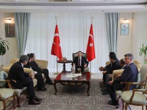 Cumhurbaşkanı Yardımcısı Oktay, Şampiyon Melekler Derneği İle Bir Araya Geldi