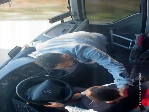 Samsun’da Hareketli Dakikalar: Yolcu Otobüsünde Kaptanı Bıçakla Rehin Alıp Aracı Kaçırdı