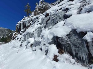 Gümüşhane’de Bahar Ayında Buzdan Şelaleler