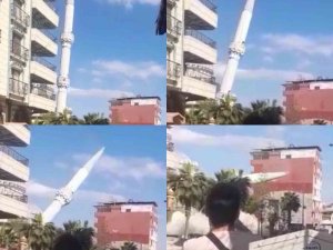 Depremde Hasar Alan Cami Minaresi Yıkıldı