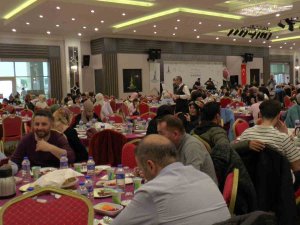 Sancaktepe’de Kalan Depremzede Vatandaşlar İftar Yemeğinde Misafir Edildi