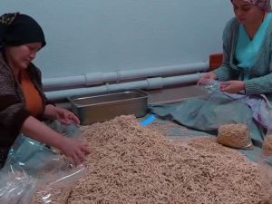 Afyonlu Kadınlardan Depremzedelere 2 Ton Erişte Yolladı