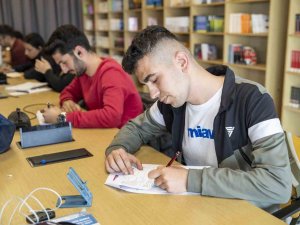 Adres Okuma Salonu, Depremzede Öğrencilerin Uğrak Noktası Oldu