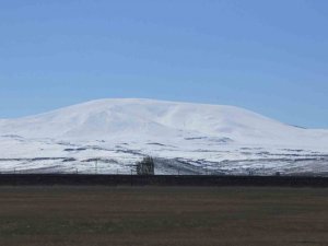 Kars’ta Dağlar Beyaz Örtüyle Kaplandı